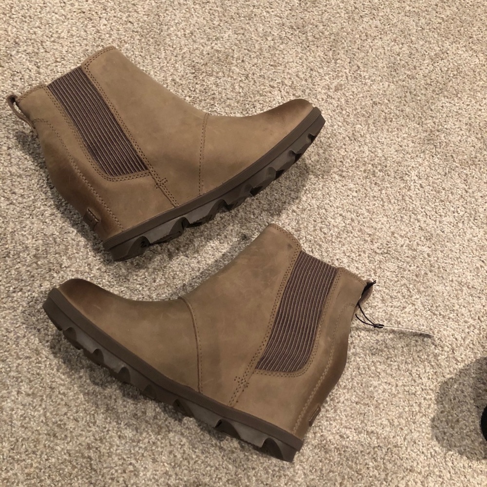 Sorel Joan chelsea wedge boots ash brown NWT